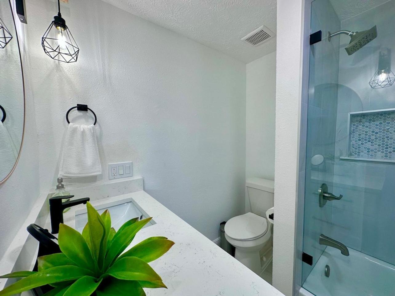 Beautiful And Relaxing 3 Bedrooms 2 Kings Beds *
